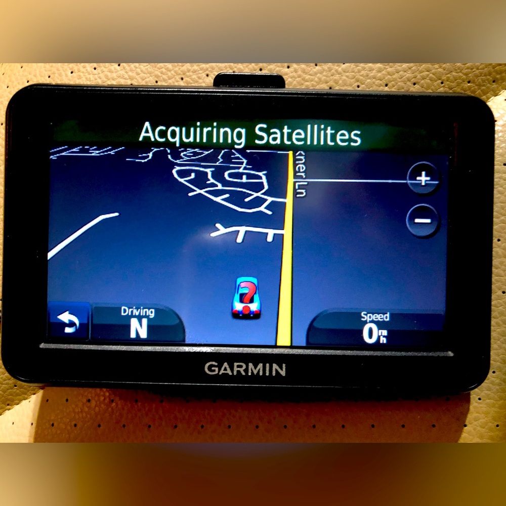 Garmin Black GPS Navigation Device with Satellite Acquisition